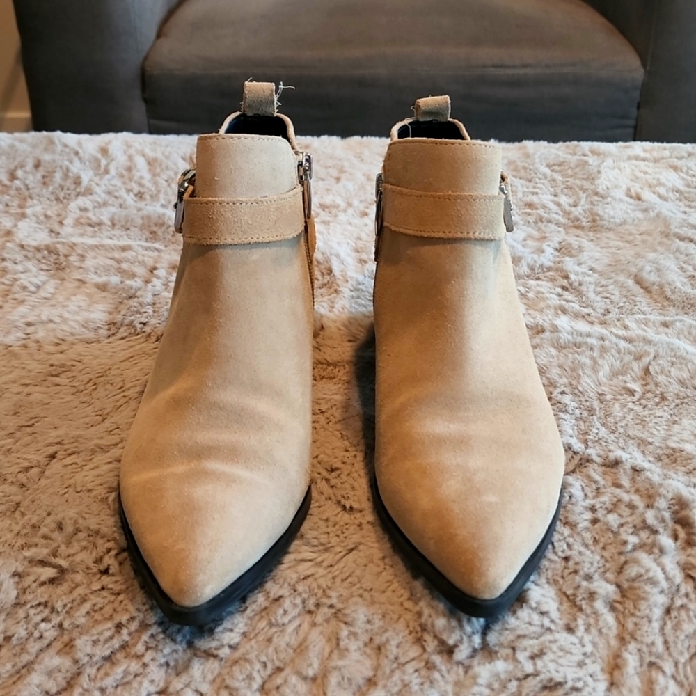 Women's Marc Fisher Tan Suede Ankle Boots Zipper/Buckle Strap (Excellent) Size 8